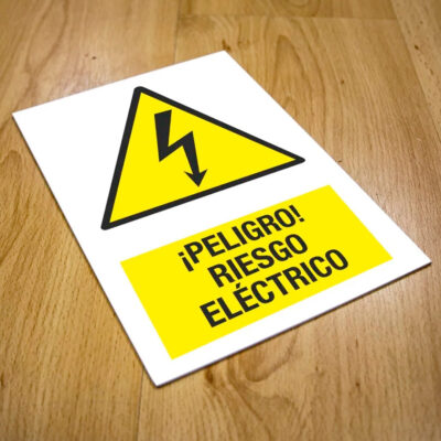 Imagen de un Cartel PVC Peligro de Riesgo Eléctrico
